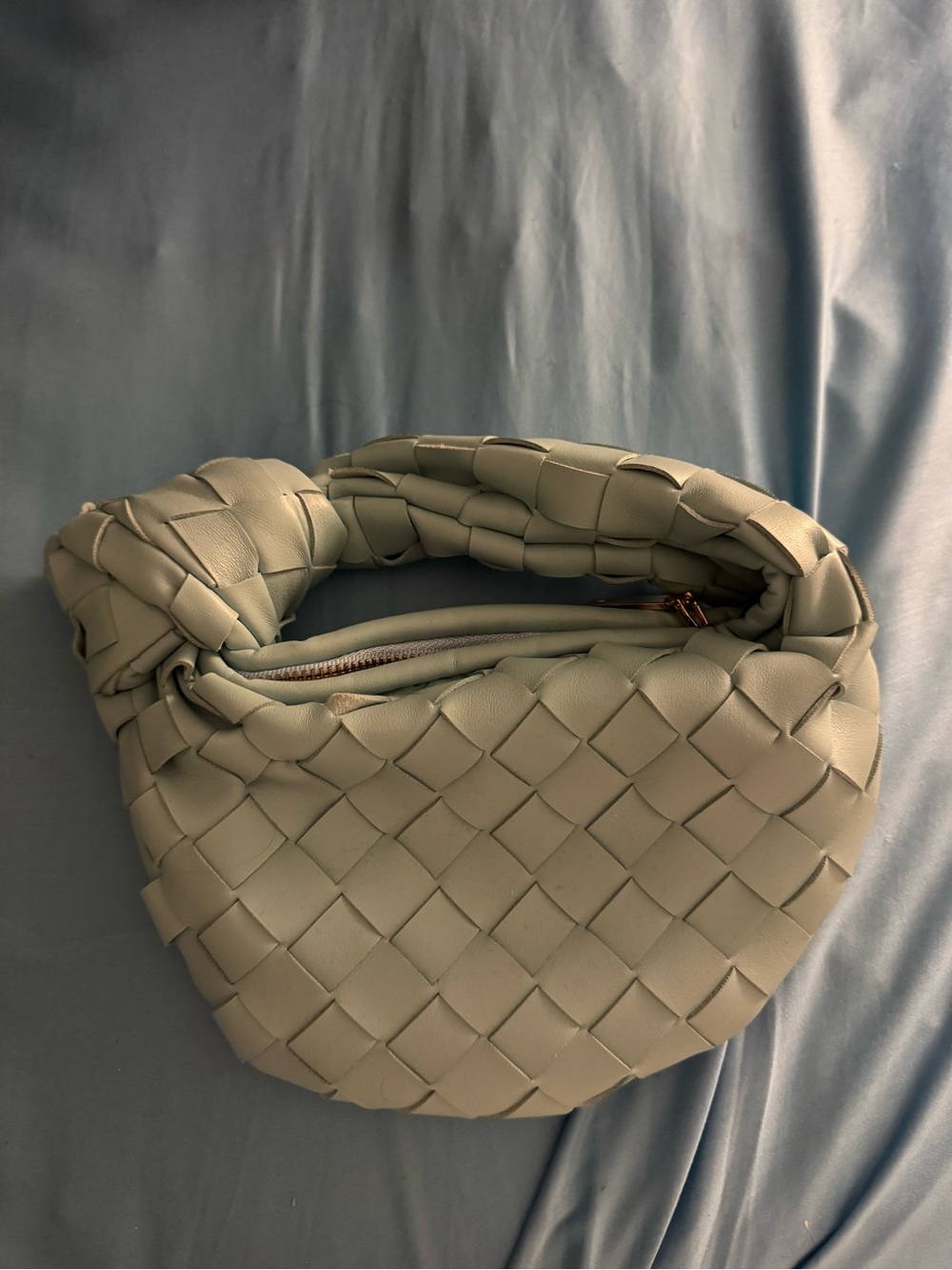 Woven Shoulder Bag in light blue mini